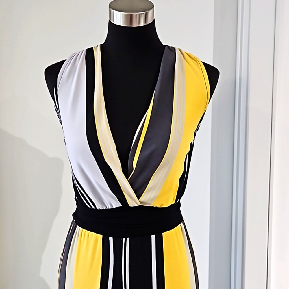 Wide leg Jumpsuit - Picture 3 of 7